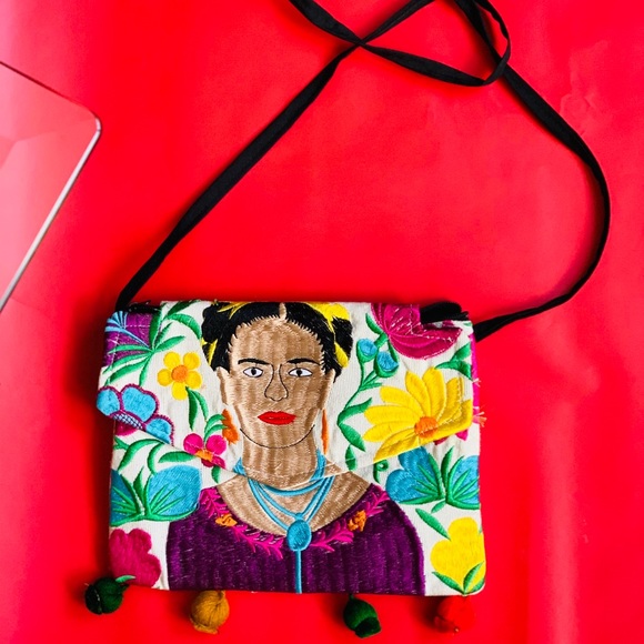 Crossbody🌸🌺•Frida Kahlo• Handmade in Belize - Picture 5 of 5